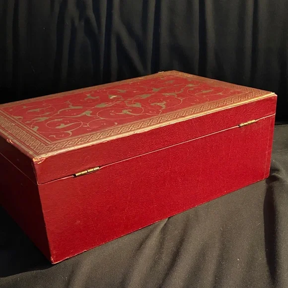 Elegant Red Jewelry Box. Vintage 1960’s - Picture 11 of 16
